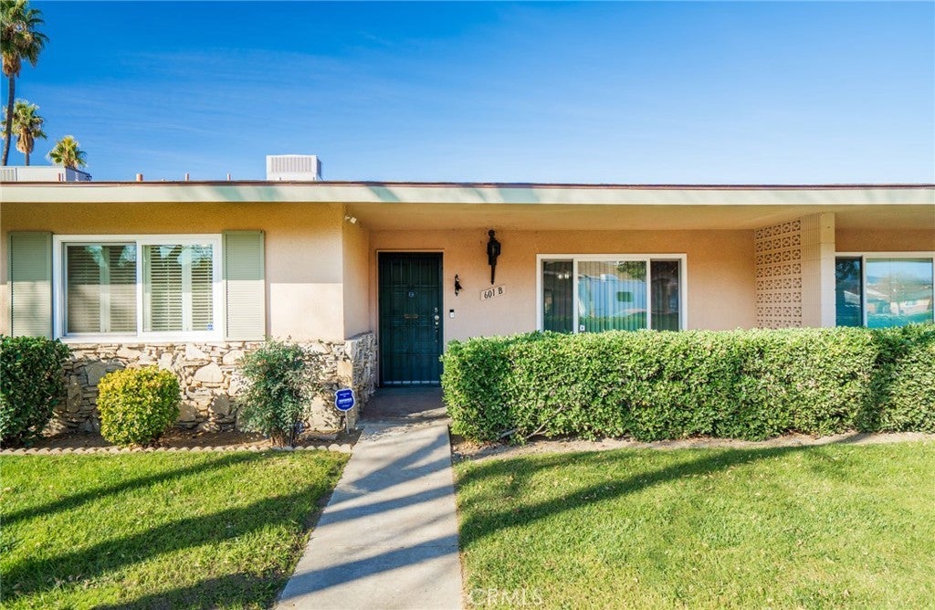 601 Palm Avenue B, Hemet