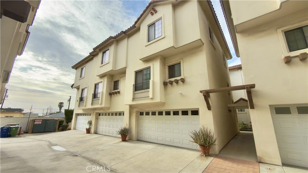 1075 Maclay 14, San Fernando