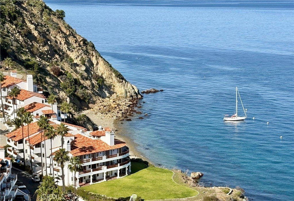 78 Playa Azul, Avalon