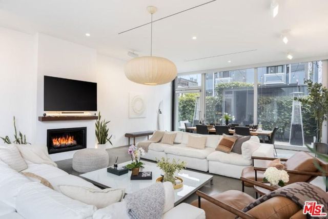17 N Venice Boulevard, Venice