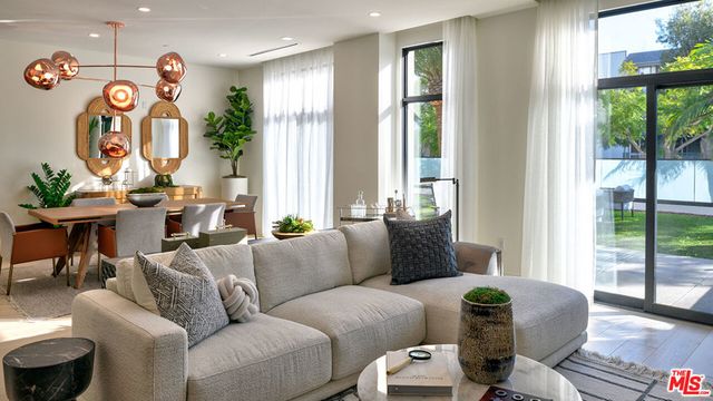 425 N Palm Drive # 104, Beverly Hills