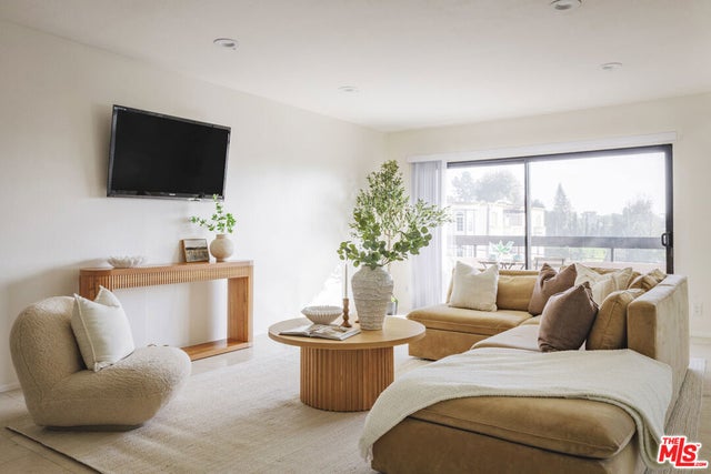 4829 Whitsett Avenue # 301, Valley Village