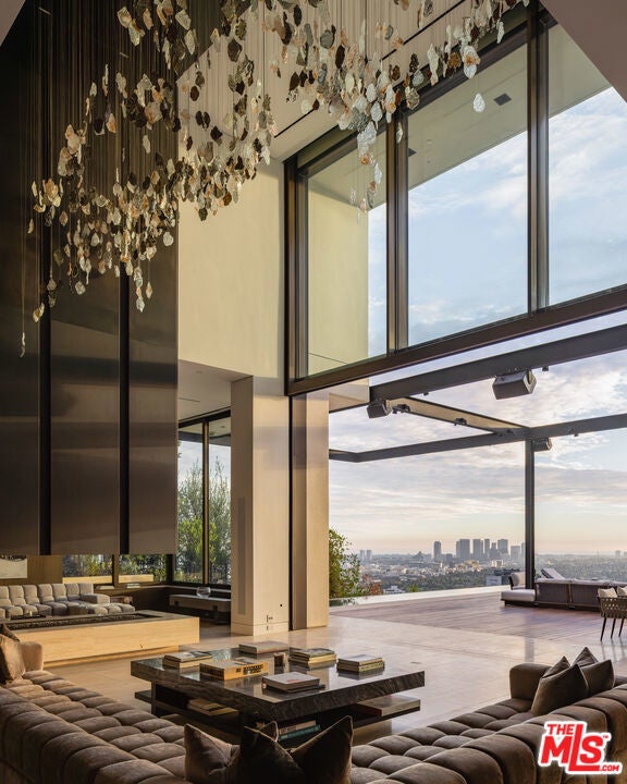 Photo of Listing #26646935