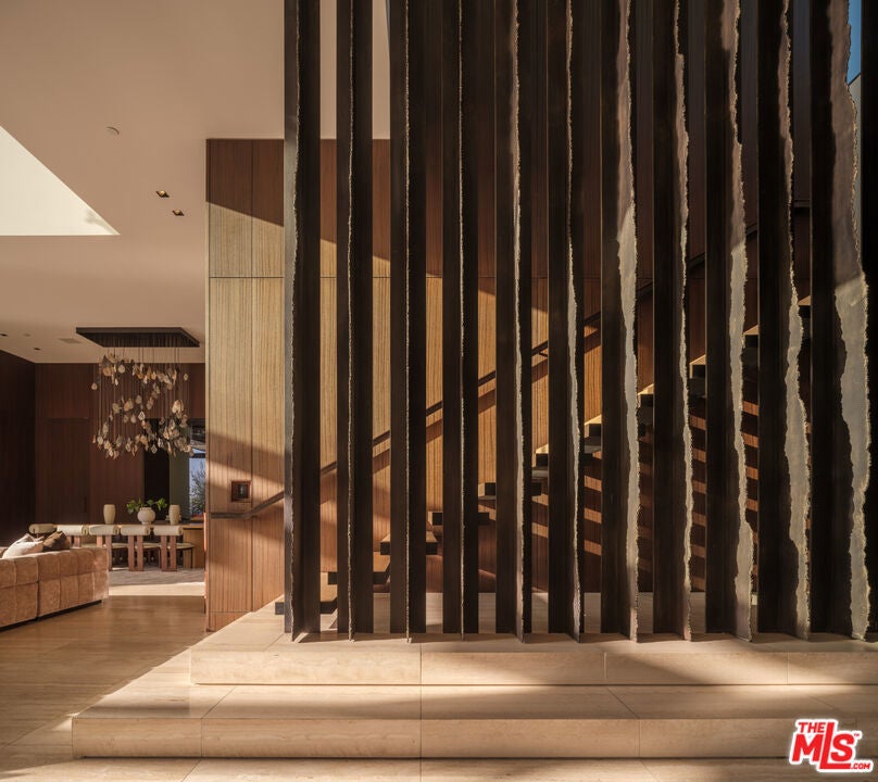 Photo of Listing #26646935