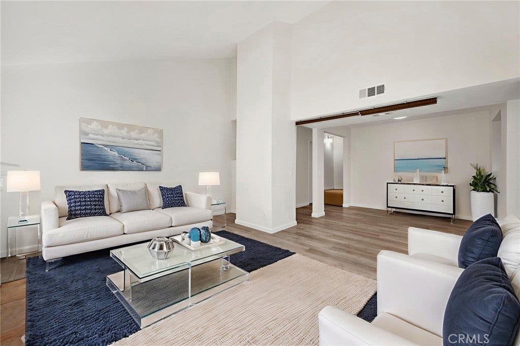 20155 Keswick Street 219, Winnetka