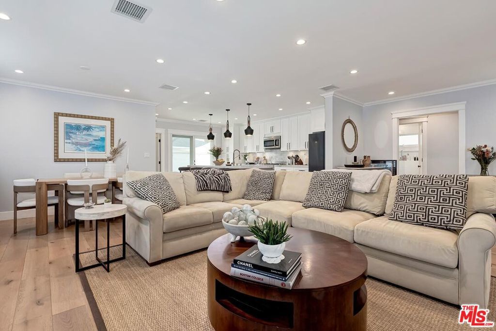 Photo of Listing #26647247