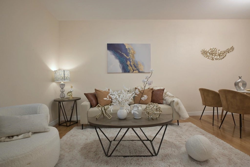 Photo of Listing #41122937