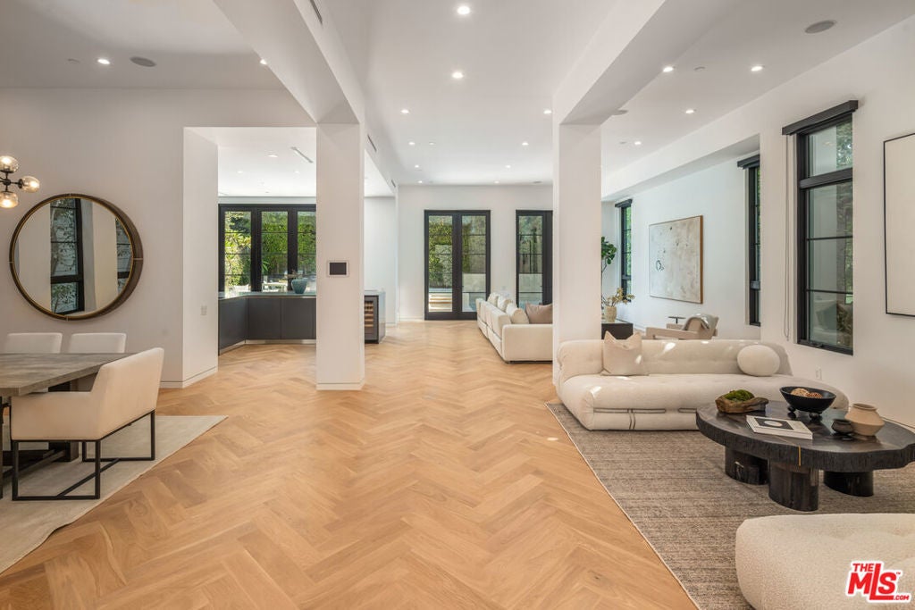 Photo of Listing #26647371