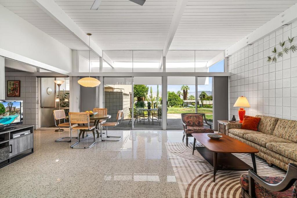 331 Sandpiper Street, Palm Desert