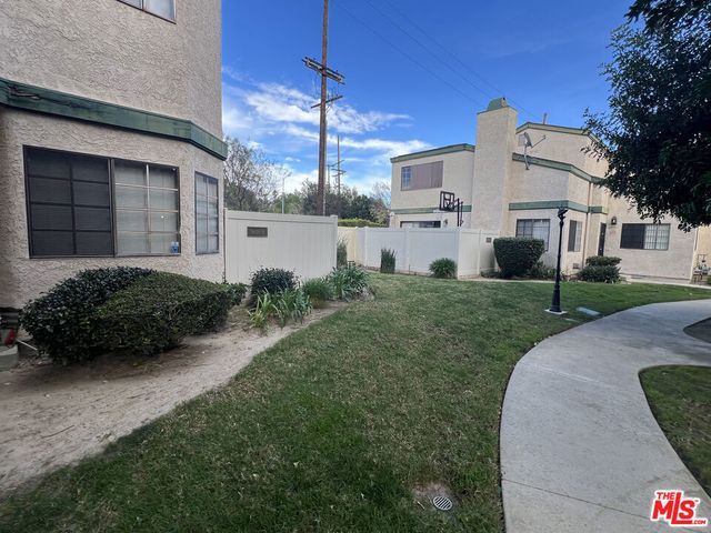 19620 Roscoe Boulevard # D, Northridge
