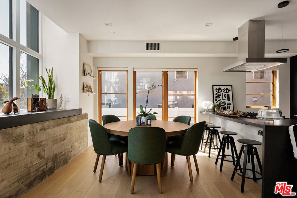 Photo of Listing #26647781