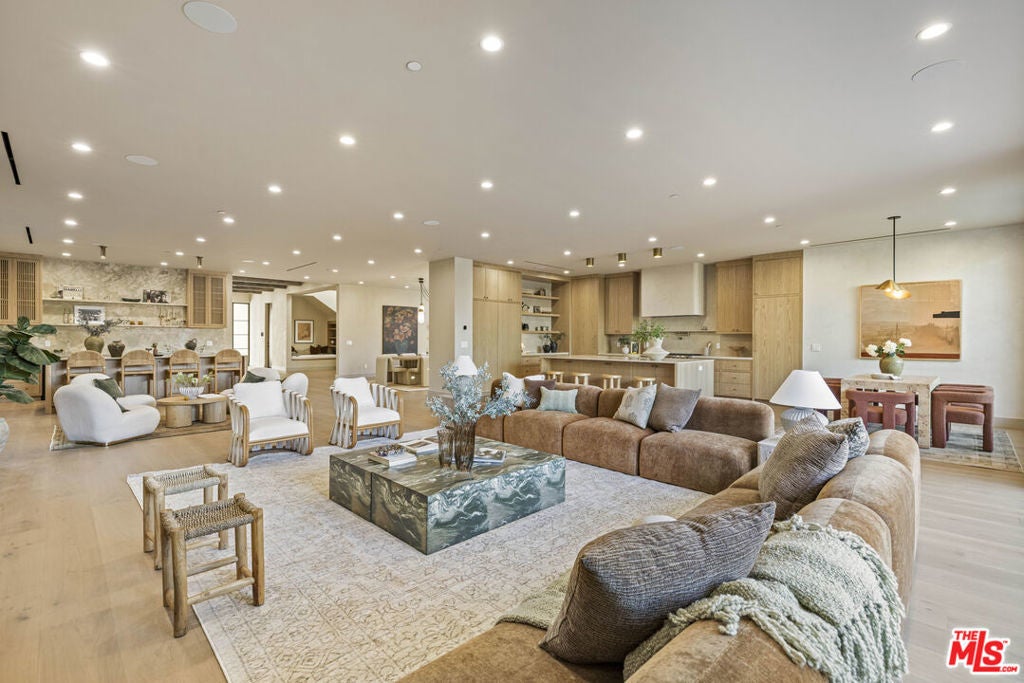 Photo of Listing #26647237