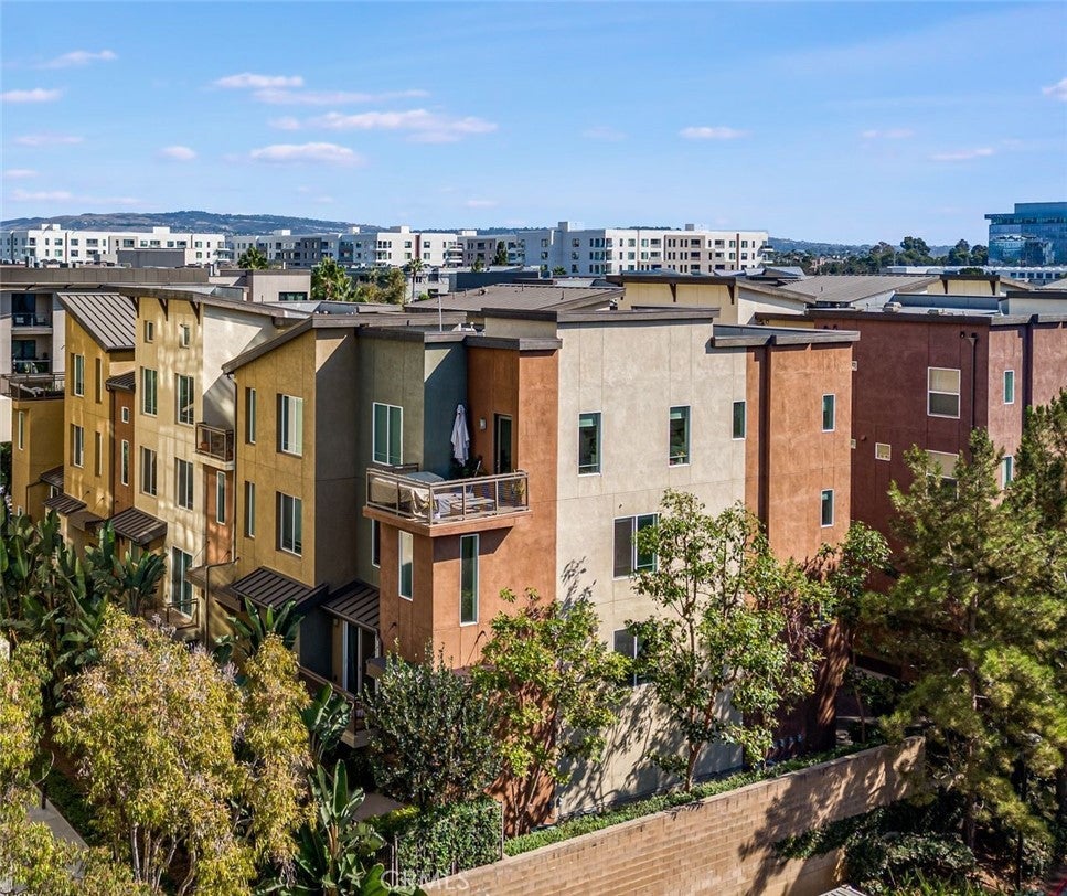 Photo of Listing #DW26027486