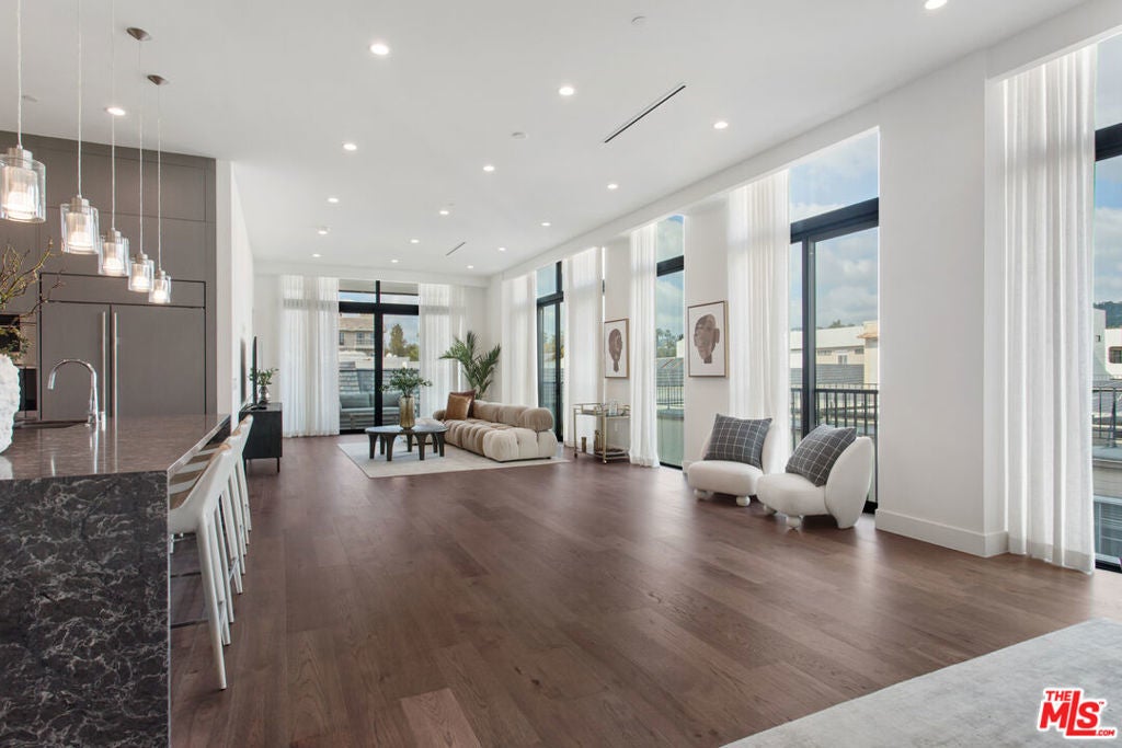 Photo of Listing #26648345