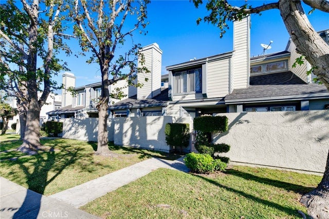 9013 Buckles Street, Downey