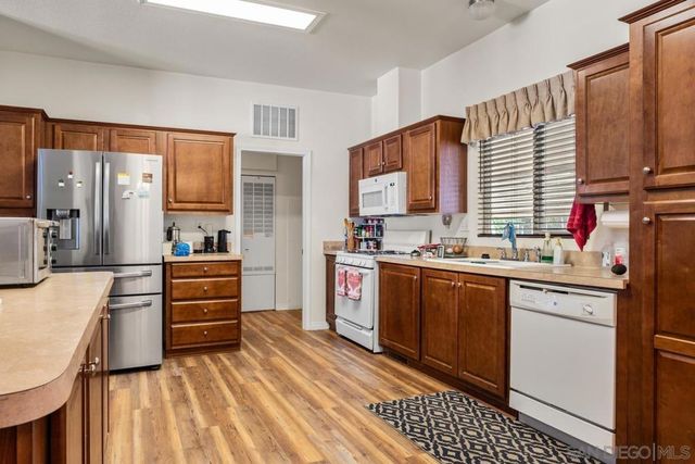 525 W El Norte Parkway # 75, Escondido