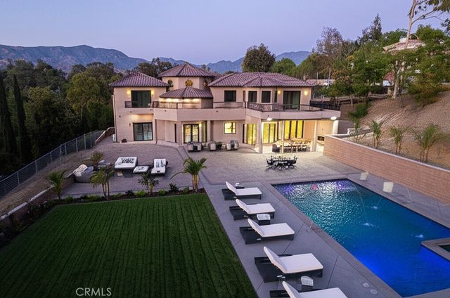 10521 Mary Bell Avenue, Shadow Hills
