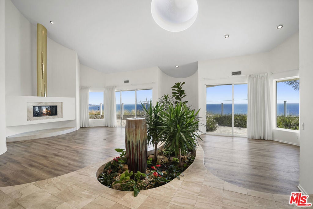 Photo of Listing #26648105