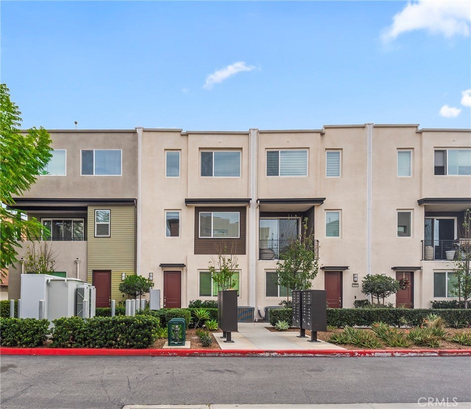 18443 Montage, Northridge