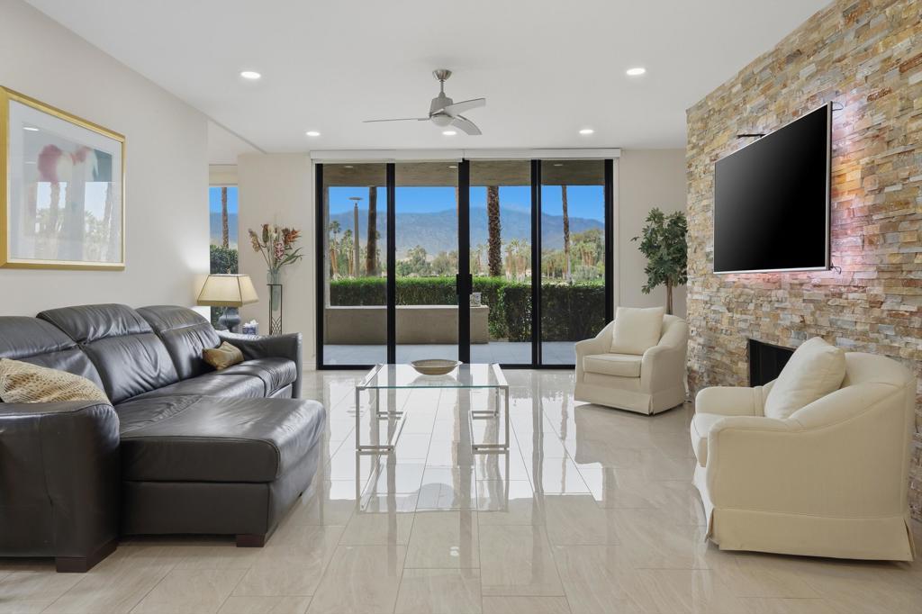 910 Island Drive # 114, Rancho Mirage