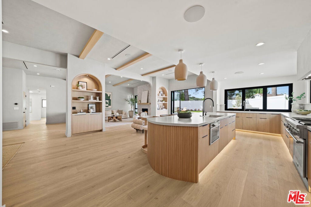 Photo of Listing #26648901