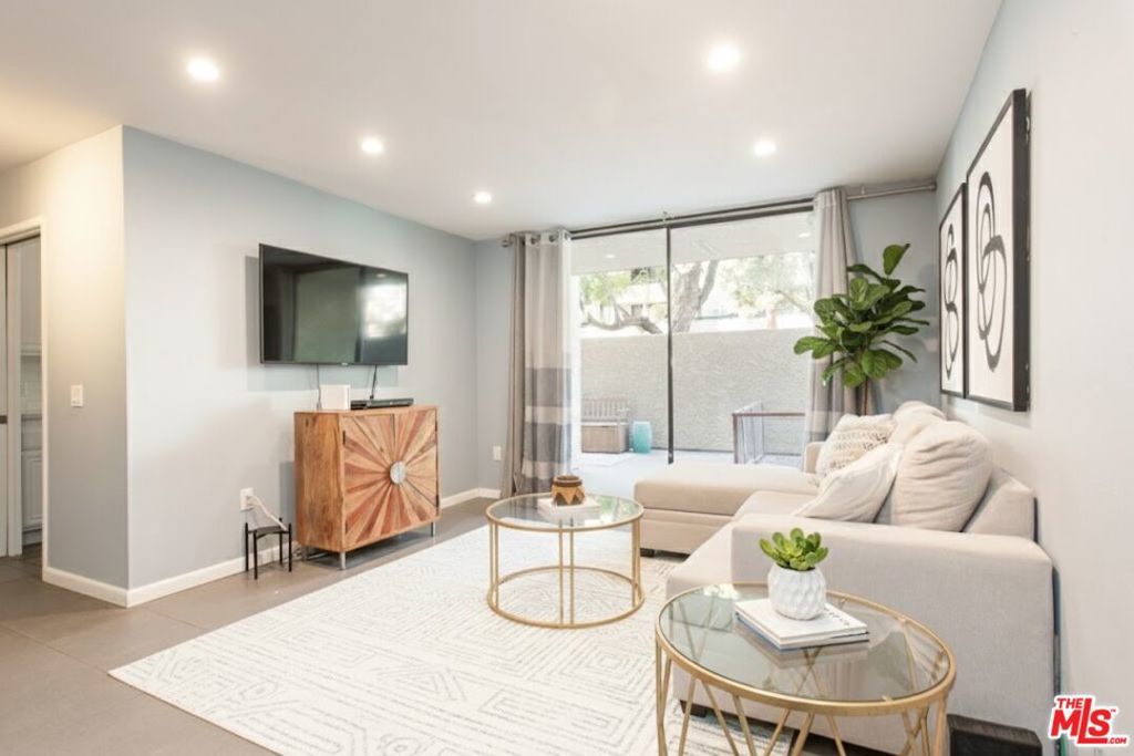 4041 Viaduct Marisol 111, Los Angeles