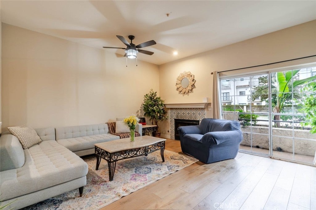 10604 Valley Spring Lane 105, Toluca Lake