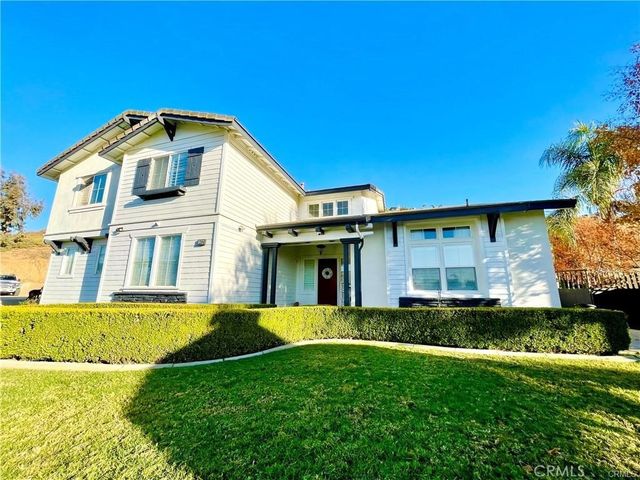 1204 Thoroughbred, Norco