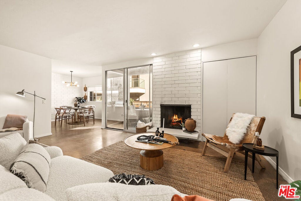 8401 Fountain Avenue 13, West Hollywood