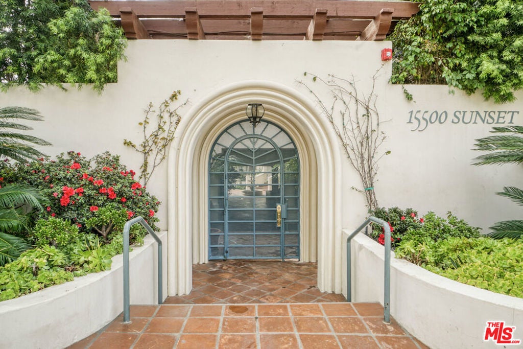 15500 Sunset Boulevard 302, Pacific Palisades
