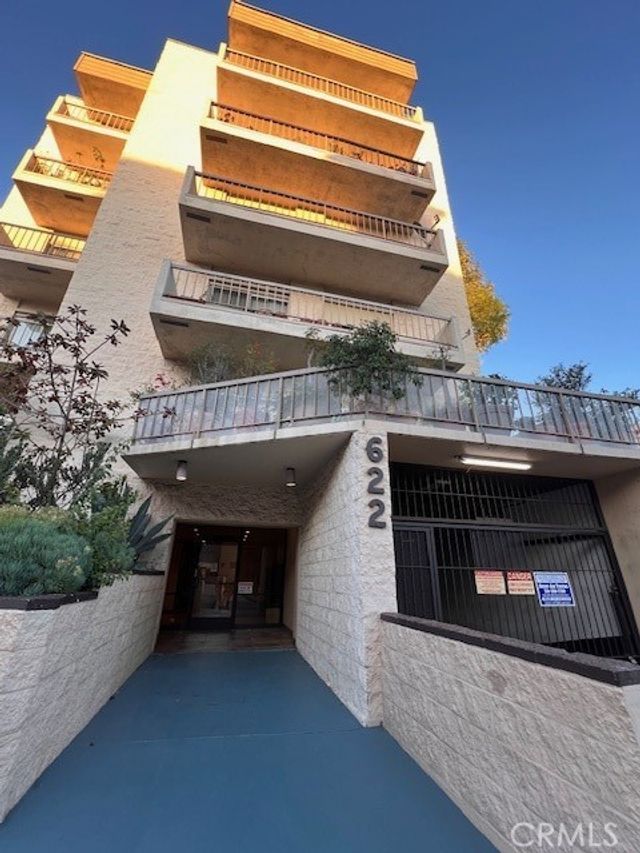 622 S Barrington # 302, Los Angeles