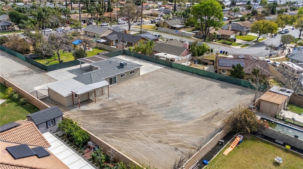 Photo of Listing #IV26027137