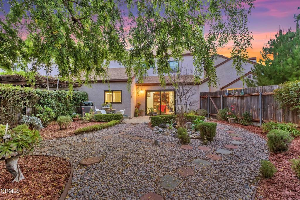 210 Walnut Avenue J, Monrovia