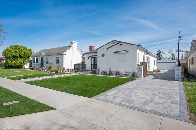 8716 S 10th Avenue, Inglewood