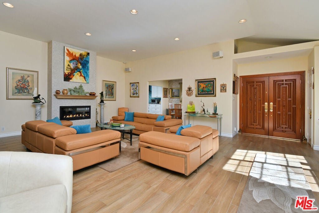 Photo of Listing #26650663