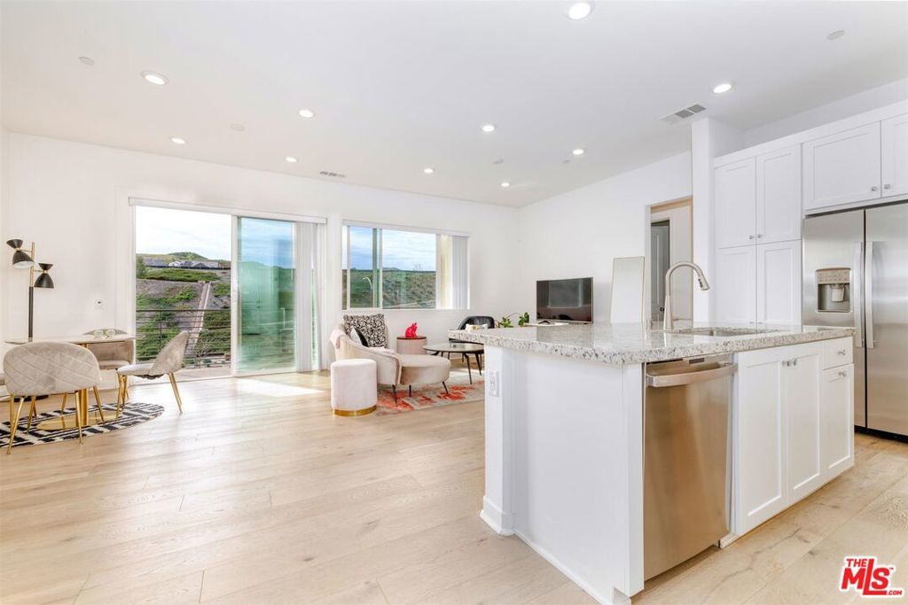 Photo of Listing #26649885