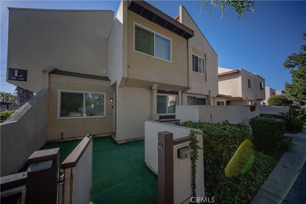 16710 Orange L59, Paramount