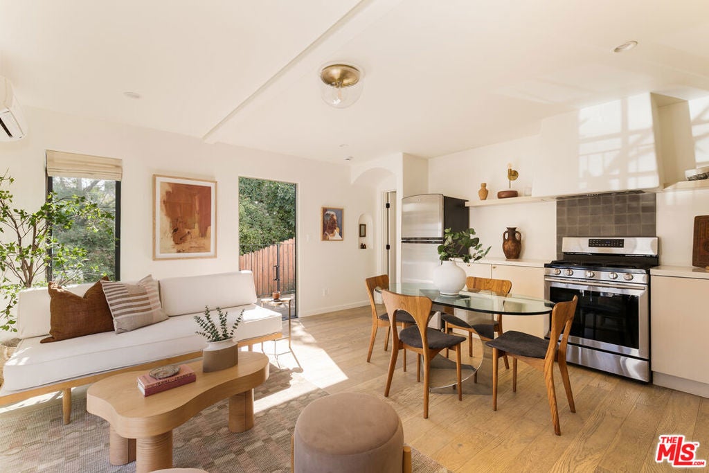 Photo of Listing #26648947