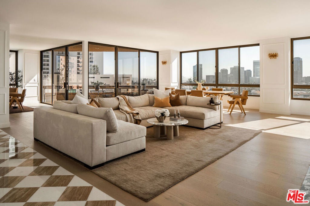 Photo of Listing #26651095