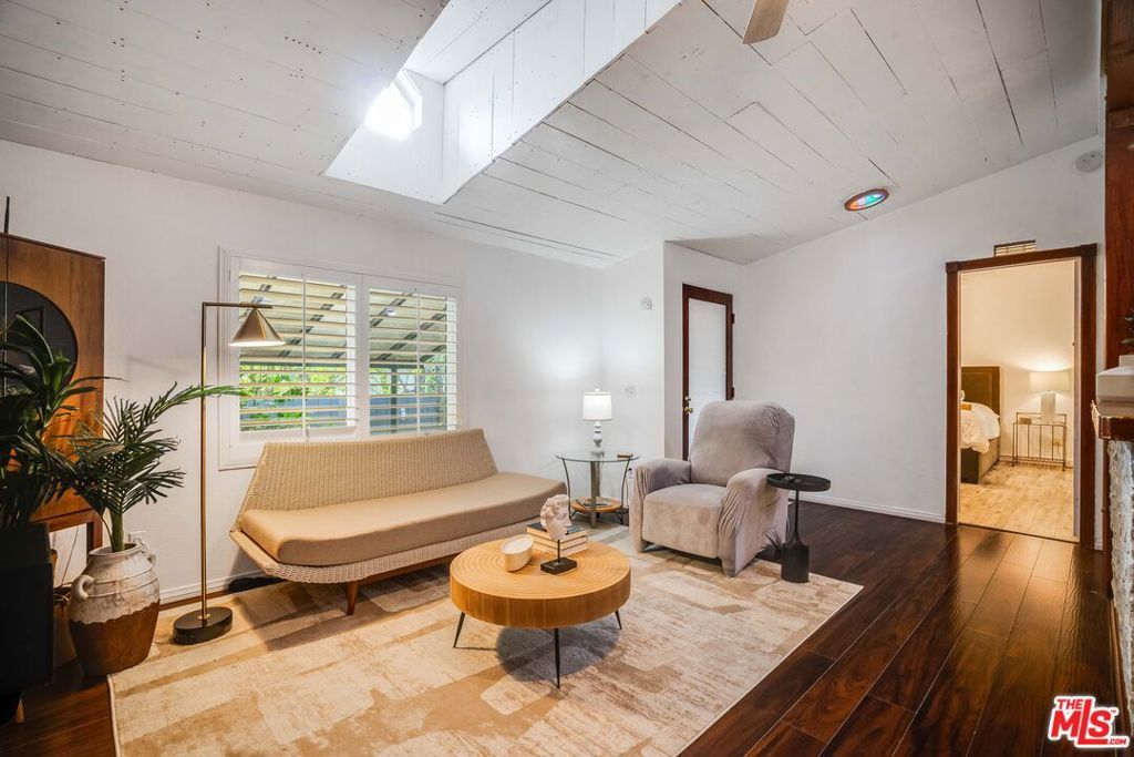 1165 Cherokee, Topanga