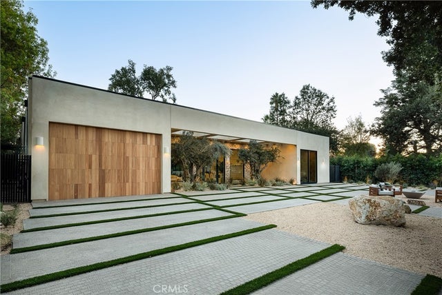 23340 Collins, Woodland Hills