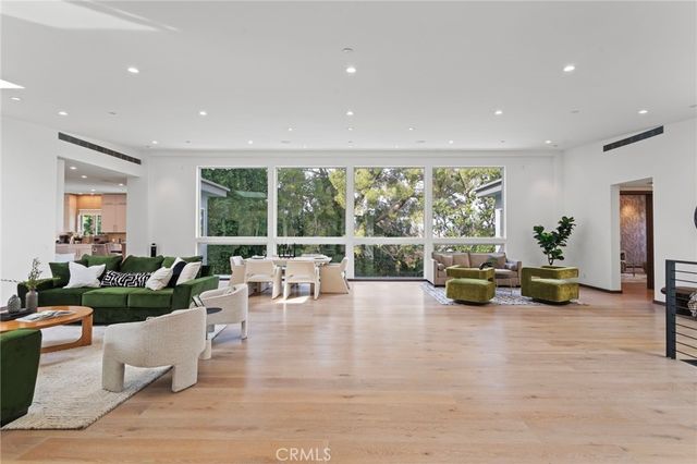 15641 Meadowgate, Encino