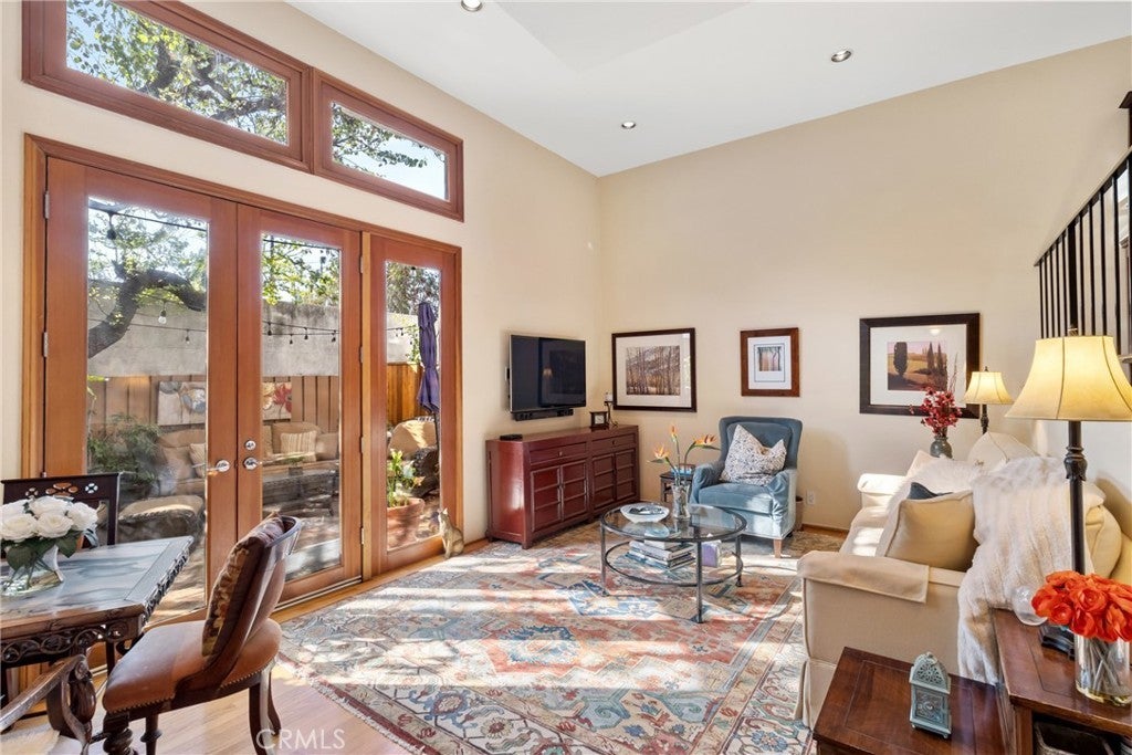 12380 Chandler D, Valley Village