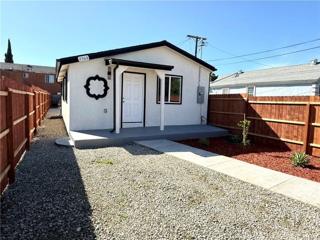 2368 E 107 Th St, Los Angeles