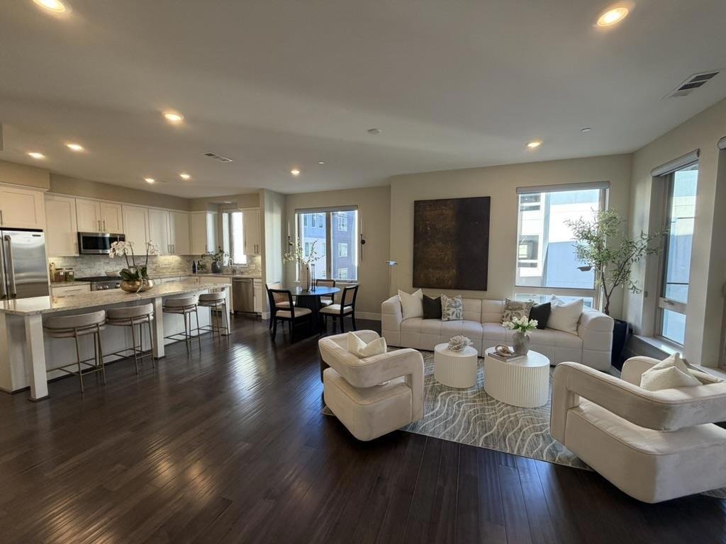 Photo of Listing #ML82033367