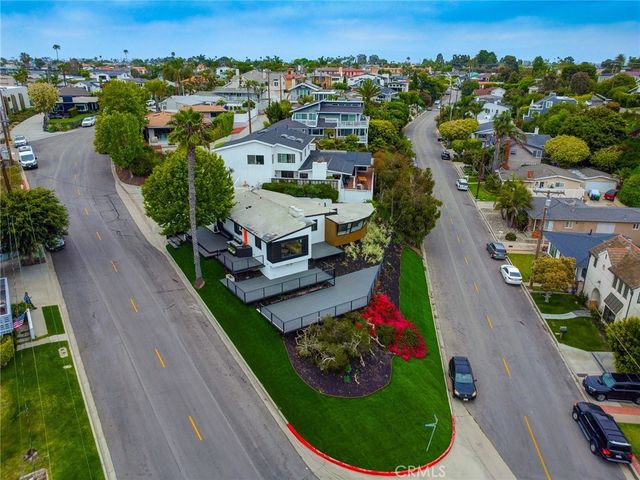 300 Holmwood Drive, Newport Beach