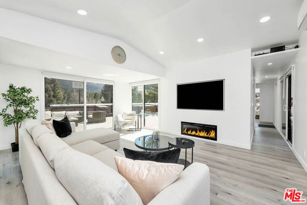 Photo of Listing #26648857