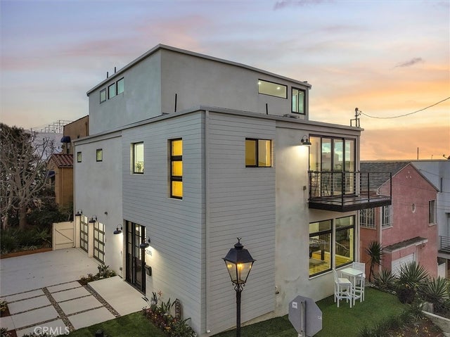 2215 Alma, Manhattan Beach.