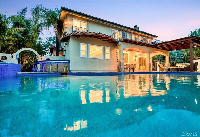 7525 County Line Road, Chatsworth