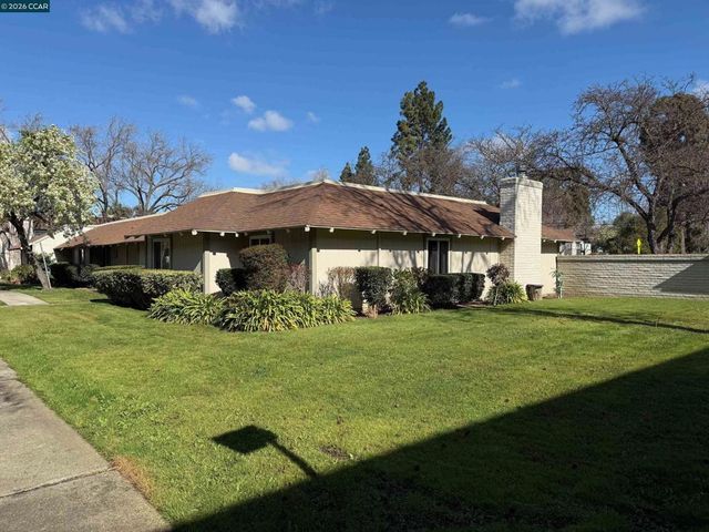 825 Oak Grove Rd # 17, Concord